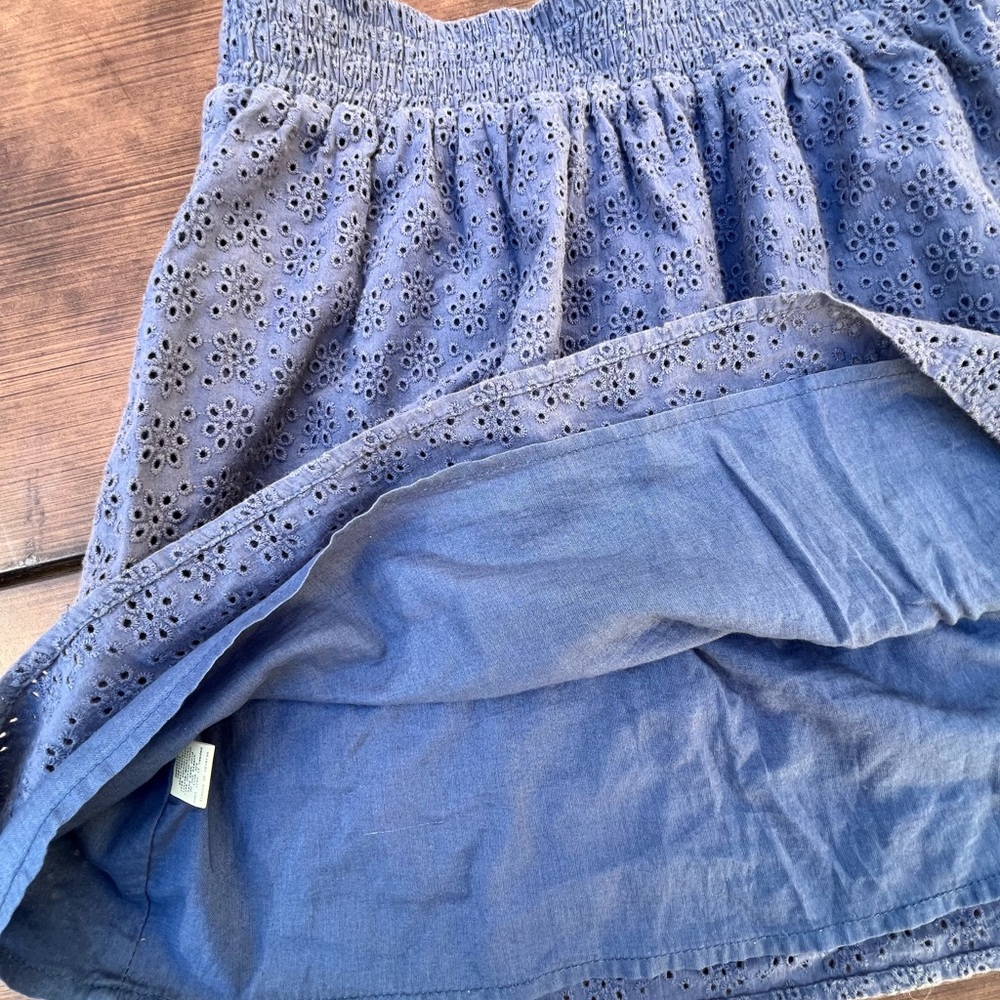 Free People Blue Eyelet mini Skirt with‎ elastic waist and pockets - size small - Picture 5 of 6